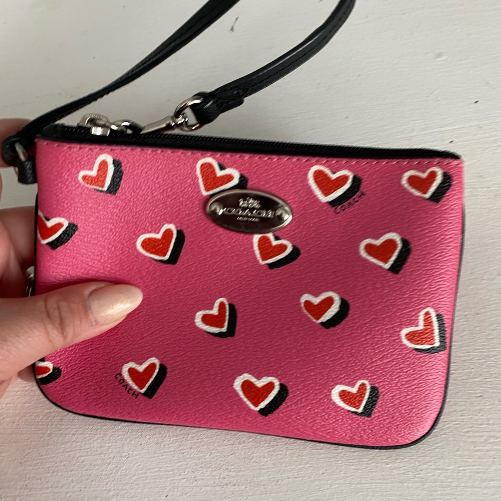 COACH SIGNATURE PINK HEARTS SMALL WRISTLET